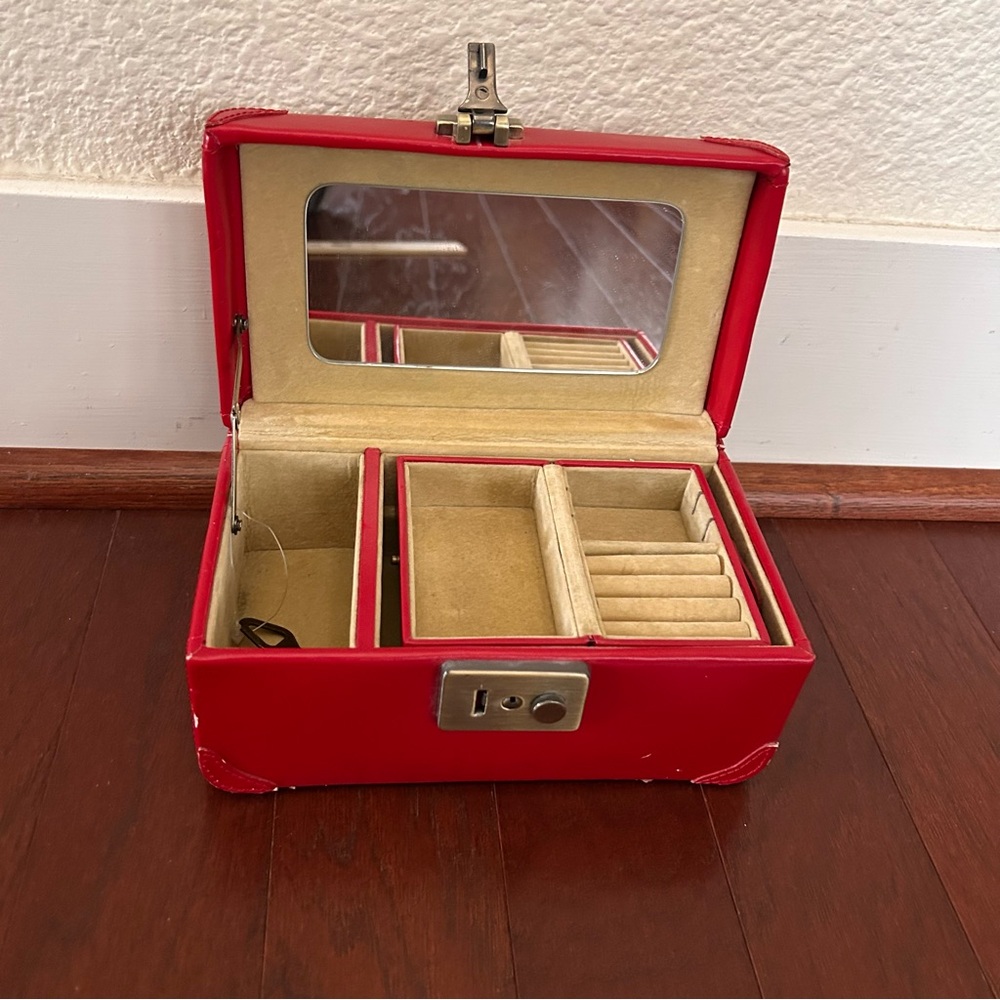 Red Lockable Jewelry Box w/ Mirror Travel Case Insert Key & Velvet Compartments - Picture 3 of 15
